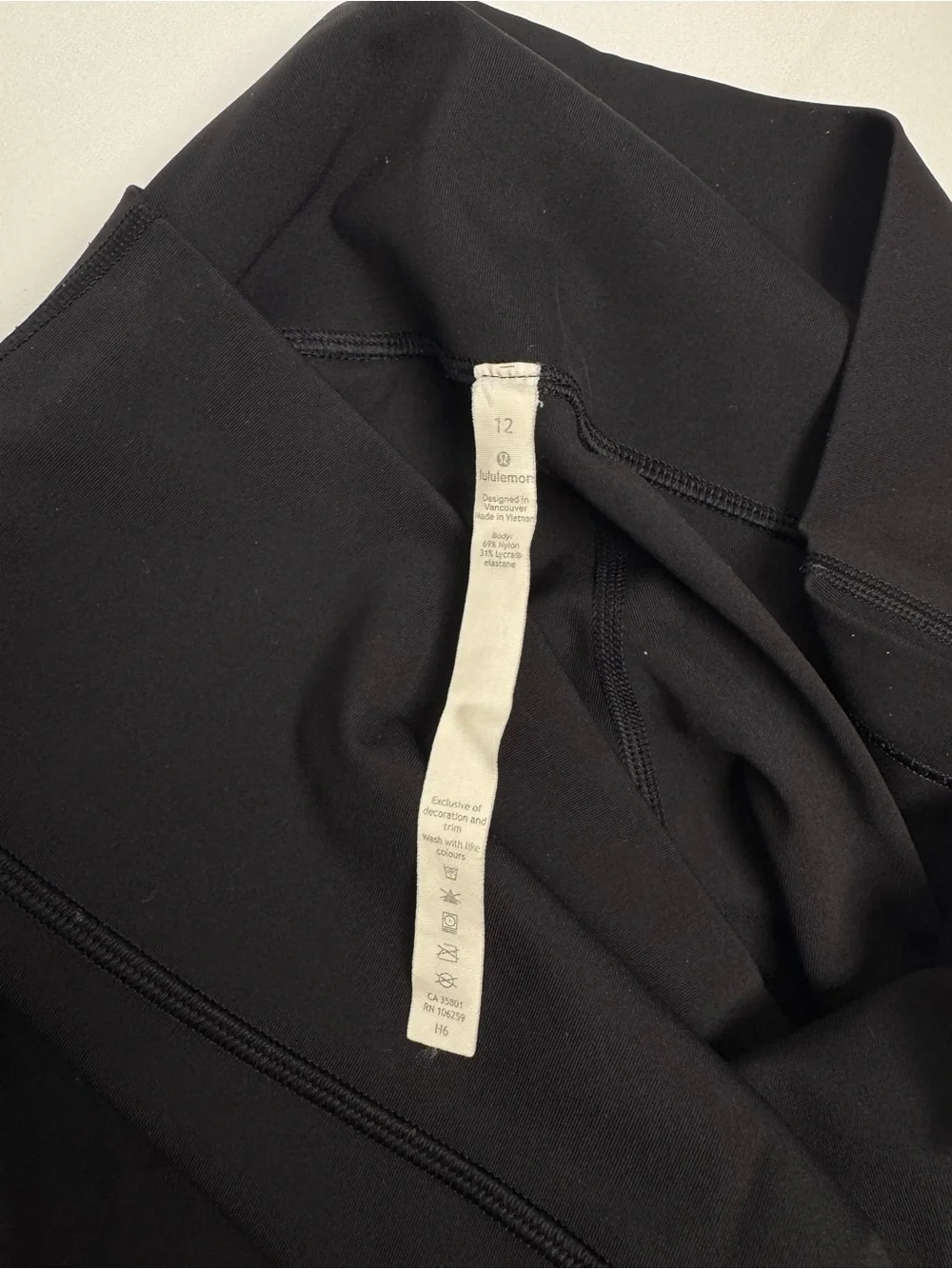 Lululemon Black Cropped Leggings Size 12 Yoga Workout Pants